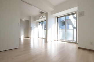 光がよく差し込むお部屋です♪