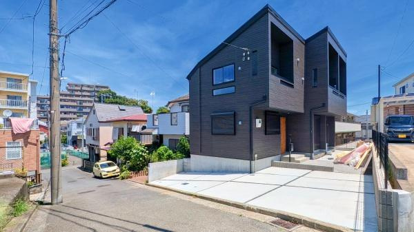 横浜市緑区東本郷５丁目の新築一戸建の外観|周辺は落ち着いた住環境。
是非一度、現地ご確認ください。
ご自宅まで送迎も可能です