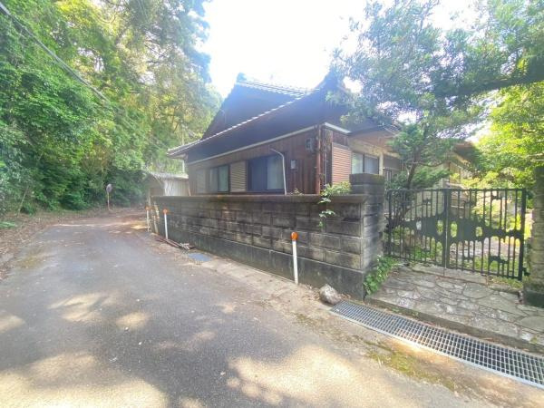 海南市阪井　土地の前面道路含む現地写真
