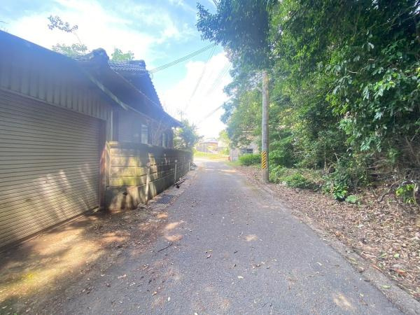 海南市阪井　土地の前面道路含む現地写真