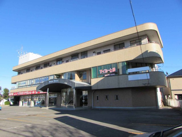 土曜館ビルの外観