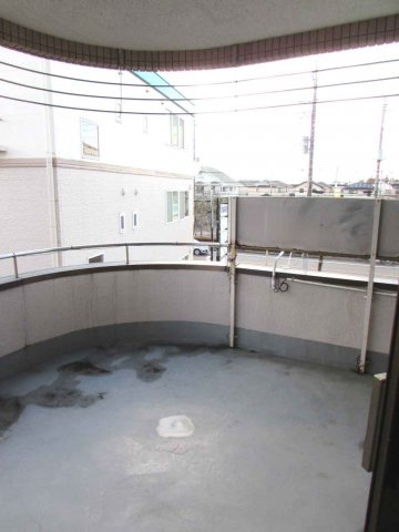 土曜館ビルのバルコニー