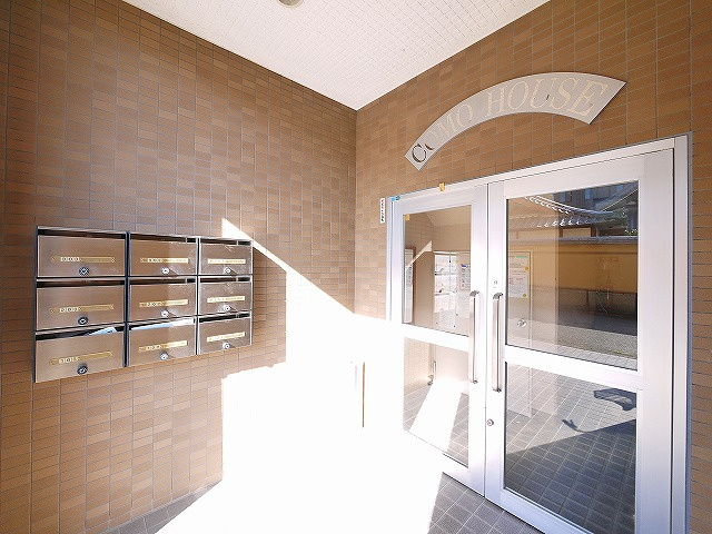 ＣＯＭＯ　ＨＯＵＳＥのエントランス|毎日通るエントランスはこのようになっています