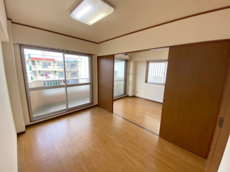 【洋室】 | レジデンス・クレディ | ※写真は反転タイプのお部屋になります
