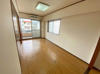 【洋室】 | レジデンス・クレディ | ※写真は反転タイプのお部屋になります
