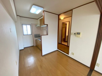 【キッチン】 | レジデンス・クレディ | ※写真は反転タイプのお部屋になります
