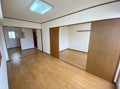 【洋室】 | レジデンス・クレディ | ※写真は反転タイプのお部屋になります

