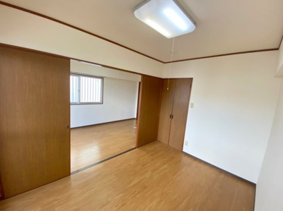 【洋室】 | レジデンス・クレディ | ※写真は反転タイプのお部屋になります

