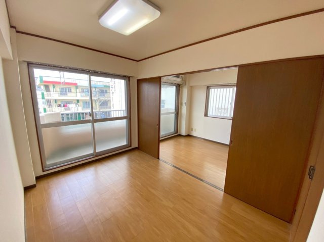【洋室】 | レジデンス・クレディ | ※写真は反転タイプのお部屋になります

