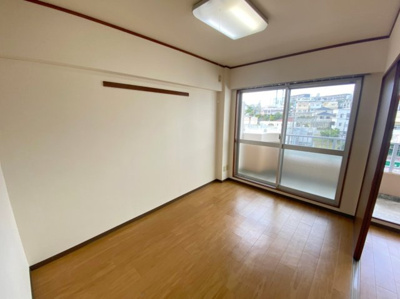 【洋室】 | レジデンス・クレディ | ※写真は反転タイプのお部屋になります

