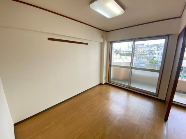 【洋室】 | レジデンス・クレディ | ※写真は反転タイプのお部屋になります

