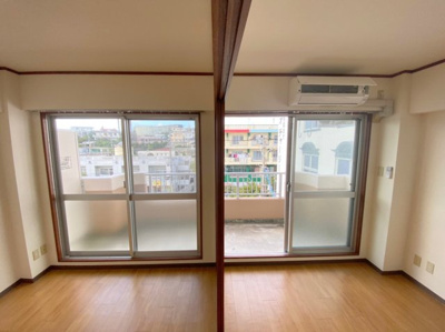 【洋室】 | レジデンス・クレディ | ※写真は反転タイプのお部屋になります

