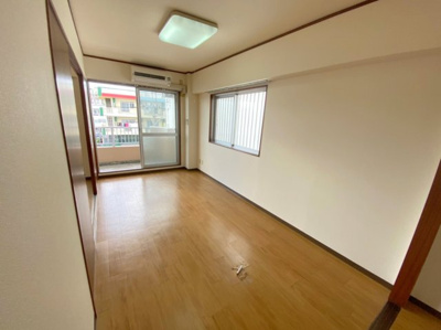 【洋室】 | レジデンス・クレディ | ※写真は反転タイプのお部屋になります

