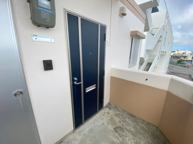 【玄関】 | レジデンス・クレディ | ※写真は反転タイプのお部屋になります

