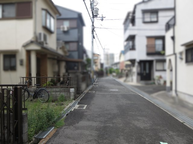 売土地　四條畷市大字清瀧（建築条件無し更地）の前面道路含む現地写真