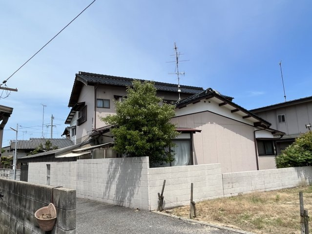 【外観】 | ブロック塀でしっかりおおわれて防犯上でも安心です☆