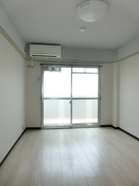 新町ロイヤルハイツの居間・リビング