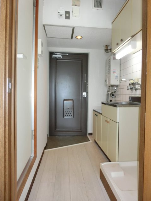 新町ロイヤルハイツの玄関