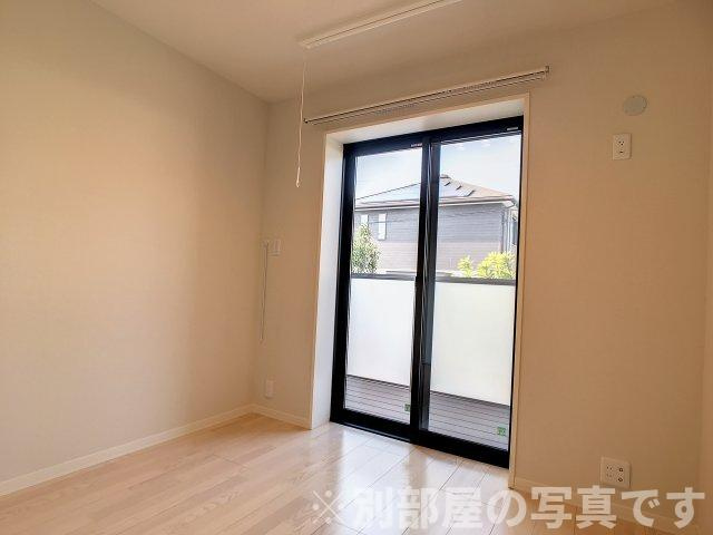 直方市知古１丁目の賃貸マンションの居間・リビング