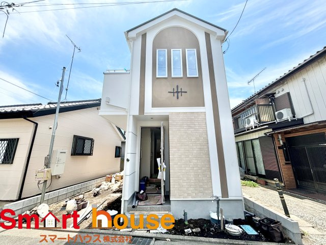 座間市ひばりが丘　ひばりが丘小学校　東中学校の外観|行に左右されず、将来にわたって価値が継続する「上質」な佇まい。おしゃれな雰囲気や自然の潤い、親しみやすさといった暮らしを豊かにしてくれる住空間です。