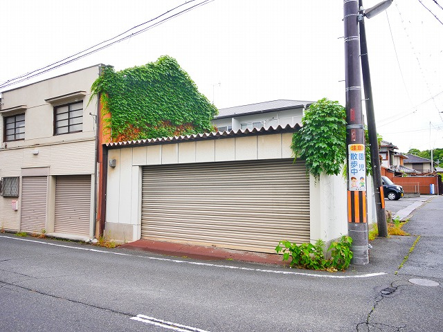 モリシャッター付ガレージの外観