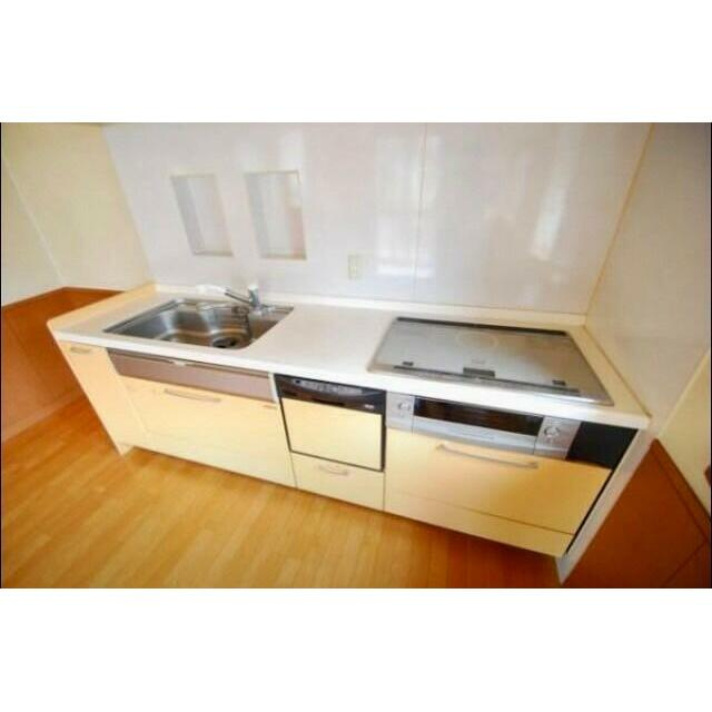 小路北町　中古一戸建てのキッチン|システムキッチン　食器洗い乾燥機付き
■物件内覧・資金計画相談・住宅ローン相談、リフォーム相談、お問合せ受付中■
※当日・翌日のご内覧、ご相談はお電話でのお問合せがスムーズです！