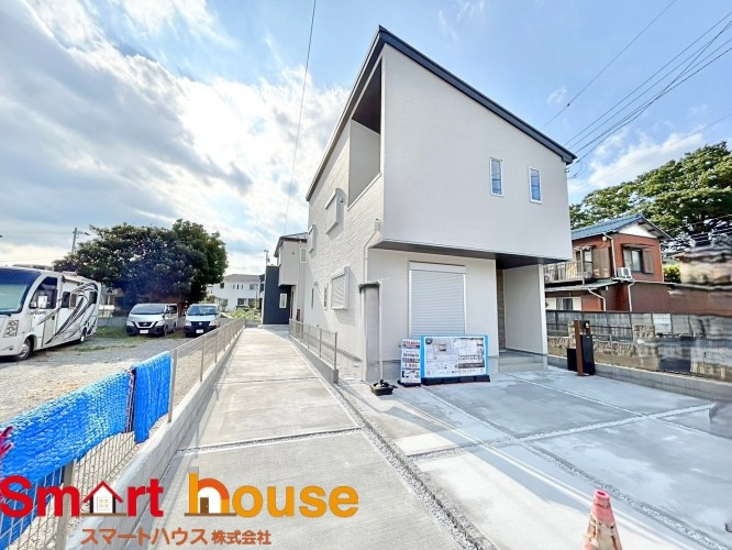 座間市座間一丁目　新築2棟　車2台駐車可　（座間小・西中）の前面道路含む現地写真|全棟、人口大理石天板キッチン！食洗器付き♪
住宅の事で気になることは、お気軽にお問い合わせください。