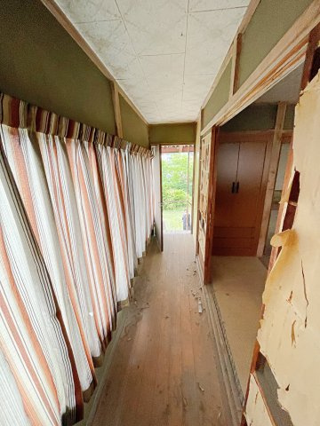 白河市双石板谷地　事務所・車庫の内装