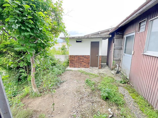 白河市双石板谷地　事務所・車庫の外観