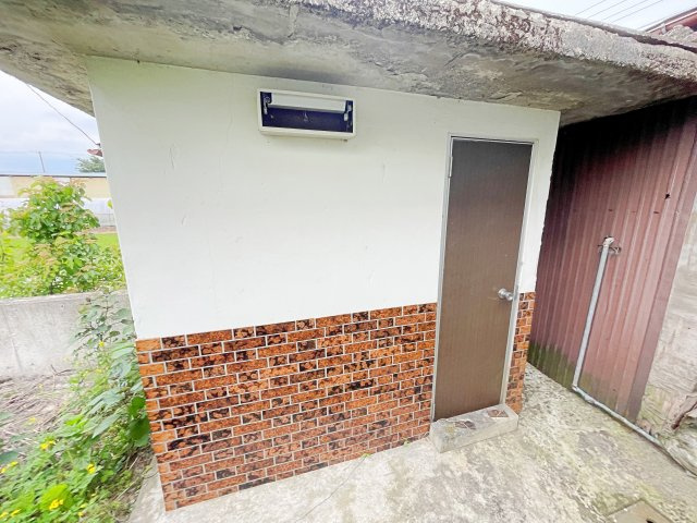 白河市双石板谷地　事務所・車庫の外観