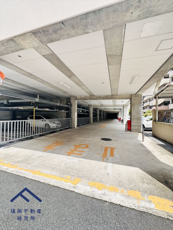 リベーラガーデンC棟セントラルウエストの駐車場