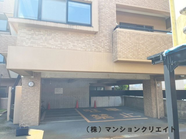 アパガーデンコート城東の駐車場