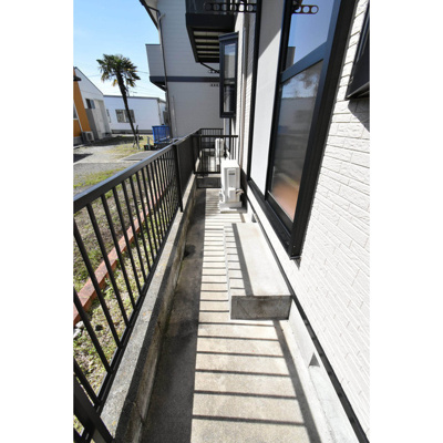 【バルコニー】 | ロイヤルハイツE棟 | 落ち着いた時間を過ごせるバルコニーです