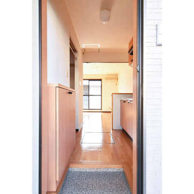 【玄関】 | ロイヤルハイツE棟 | シンプルで使いやすい玄関です