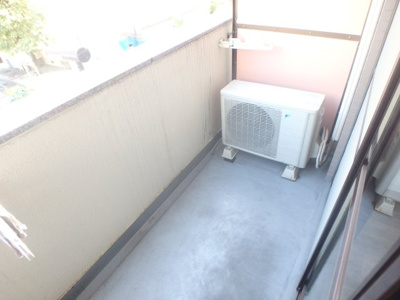 【バルコニー】 | フォンテーヌブロー | バルコニーからの眺めを楽しみながら食事をしませんか