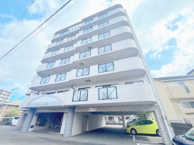 ラペルラ五条の外観