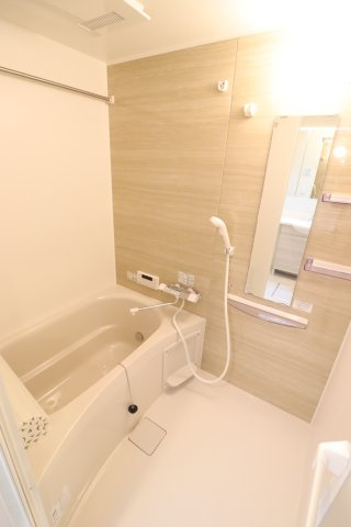 Sunny Hills B棟の浴室|前回募集時の写真です。現況優先