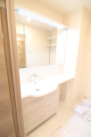 Sunny Hills B棟の洗面所|前回募集時の写真です。現況優先
