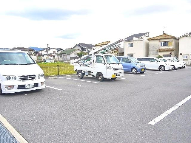 レオパレス和（西九条町）の駐車場|駐車場があります