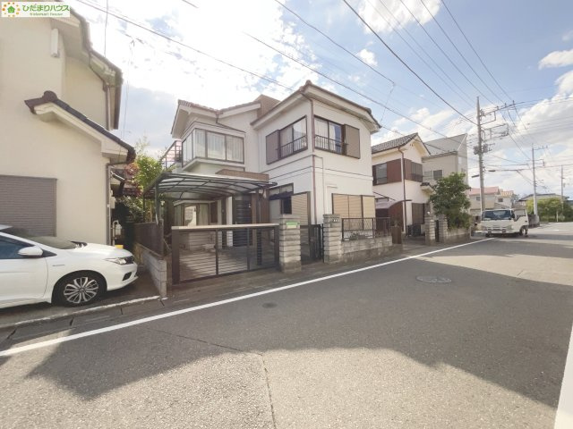 桶川市上日出谷南２丁目　中古戸建の前面道路含む現地写真