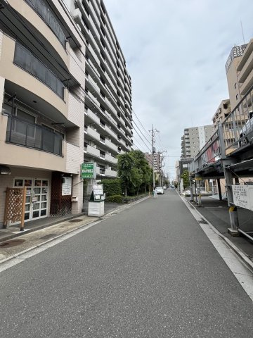 川口市幸町３丁目賃貸併用住宅の前面道路含む現地写真