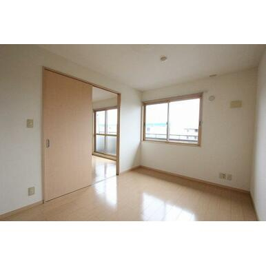 熊本市東区長嶺東９丁目のアパートの洋室