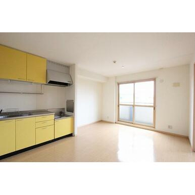 熊本市東区長嶺東９丁目のアパートの居間・リビング