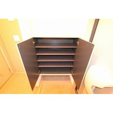 熊本市東区長嶺東９丁目のアパートの玄関