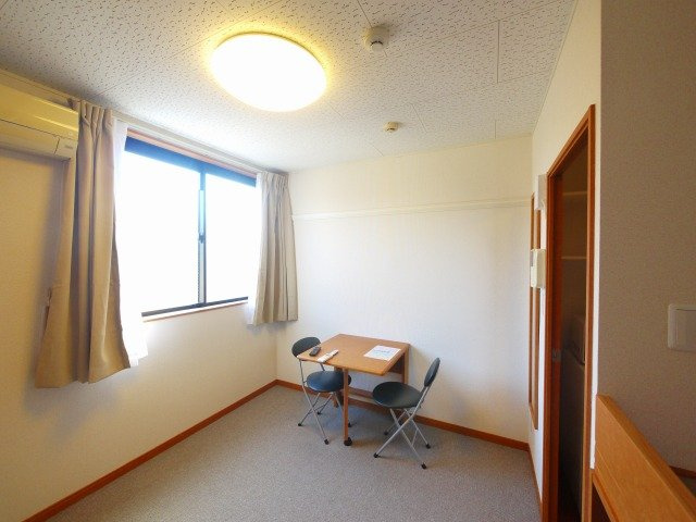 レオパレスプランタの洋室