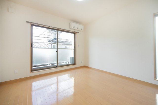 シャトレカルム烏丸鞍馬口の居間・リビング|207号室