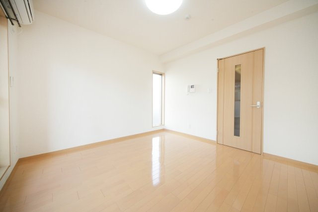 シャトレカルム烏丸鞍馬口の居間・リビング|207号室