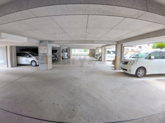 【駐車場】