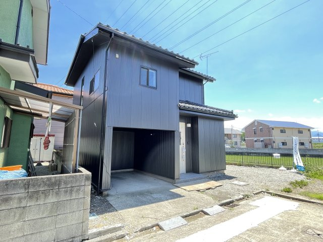 藤岡市下戸塚　中古1448の前面道路含む現地写真