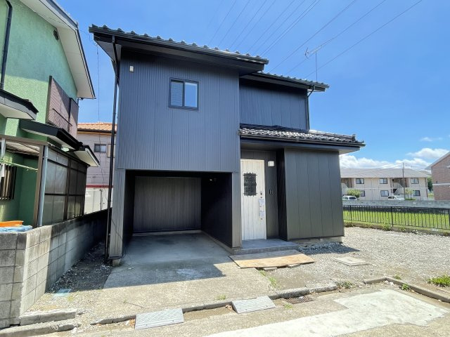 藤岡市下戸塚　中古1448の前面道路含む現地写真